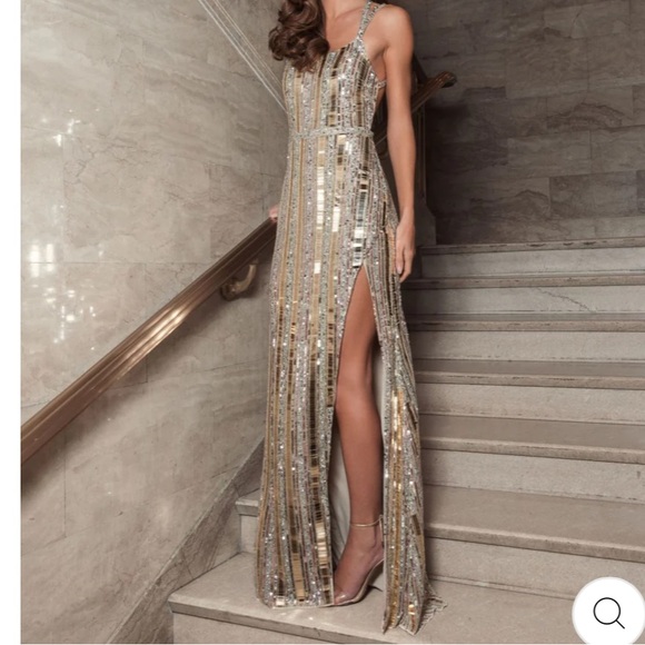 HALTER NECK EMBELLISHED DETAILED BACK GOWN Mac Duggal, nude silver - Picture 4 of 4